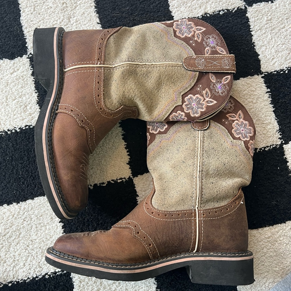 Justin’s Cowboy boots SOLD